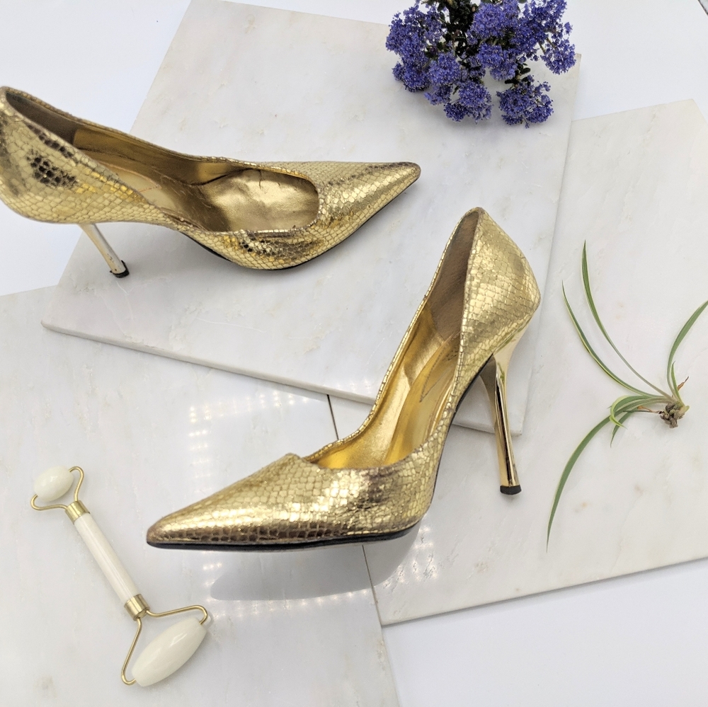 GUESS by Marciano 8M Vintage Gold Pumps